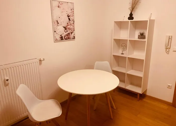 Felix Living 4, Moderne 2-zimmer In Stadtrandlage, Balkon & Parkplatz