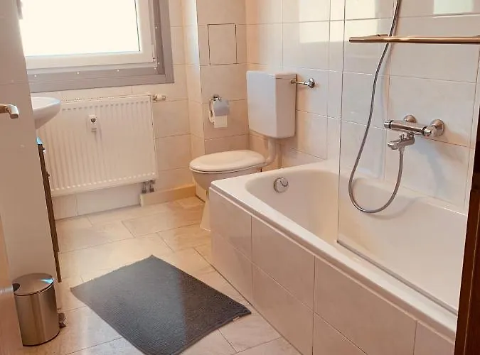 Felix Living 4, Moderne 2-zimmer In Stadtrandlage, Balkon & Parkplatz *