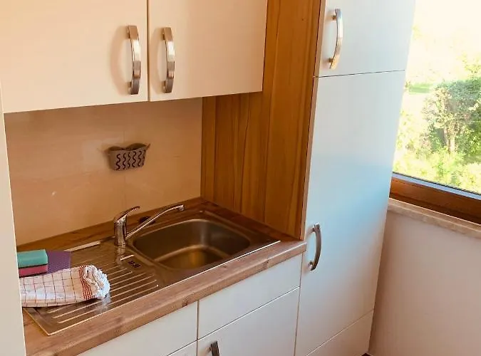 شقة Felix Living 4, Moderne 2-zimmer In Stadtrandlage, Balkon & Parkplatz *