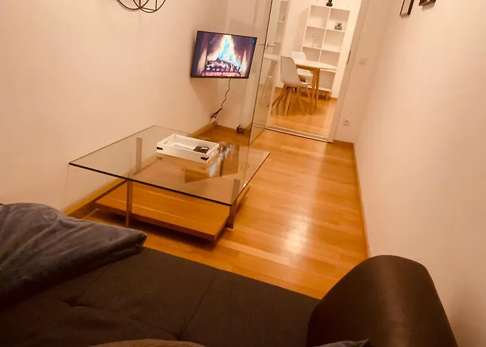 Felix Living 4, Moderne 2-zimmer In Stadtrandlage, Balkon & Parkplatz Salzweg